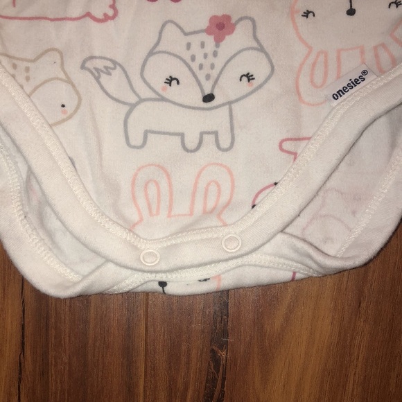 Gerber 3-6 month onesie - Picture 4 of 4